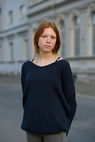 Mittelland Junge rothaarige Frau in der Appelstraße Gnaudschun